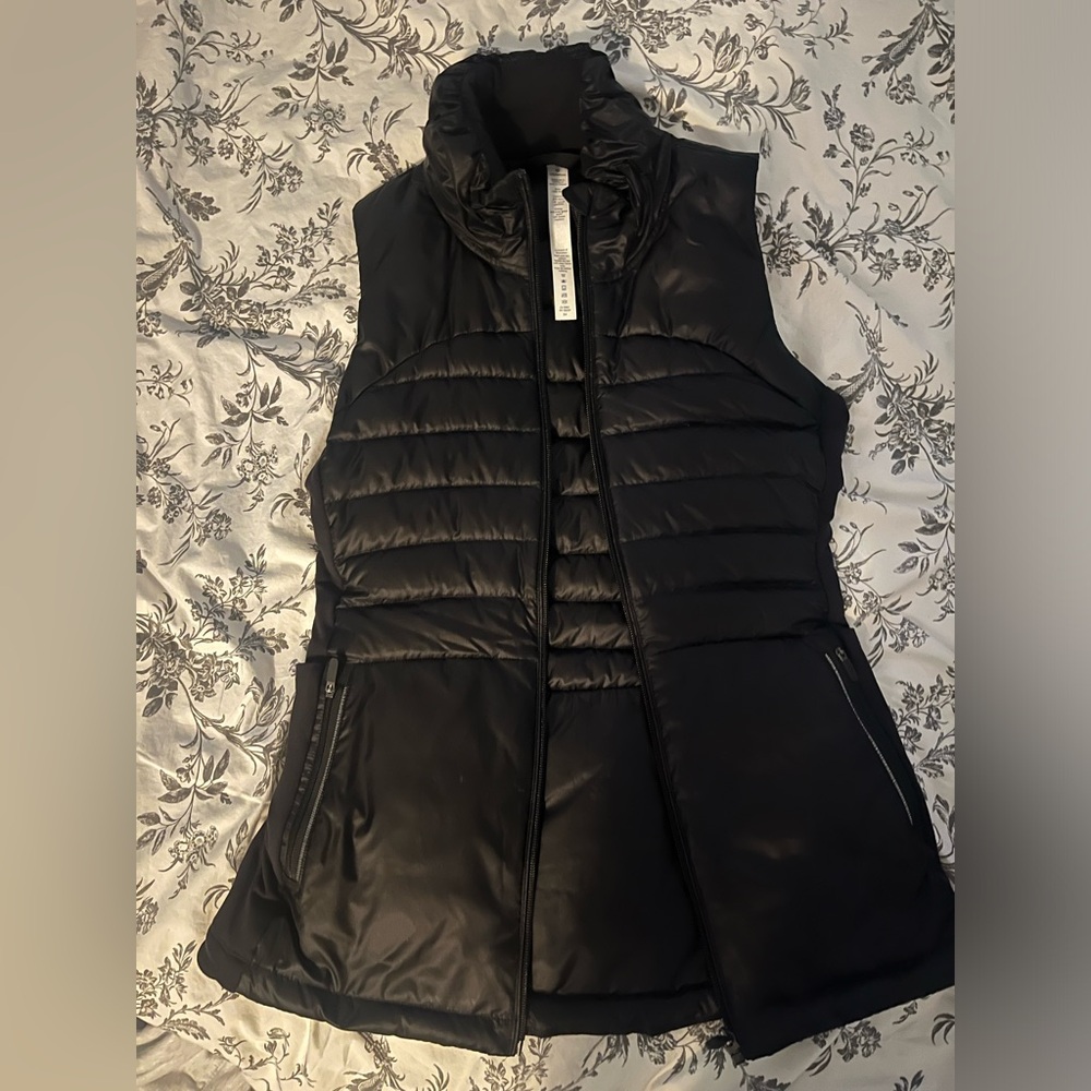 Lululemon down for a run vest ll